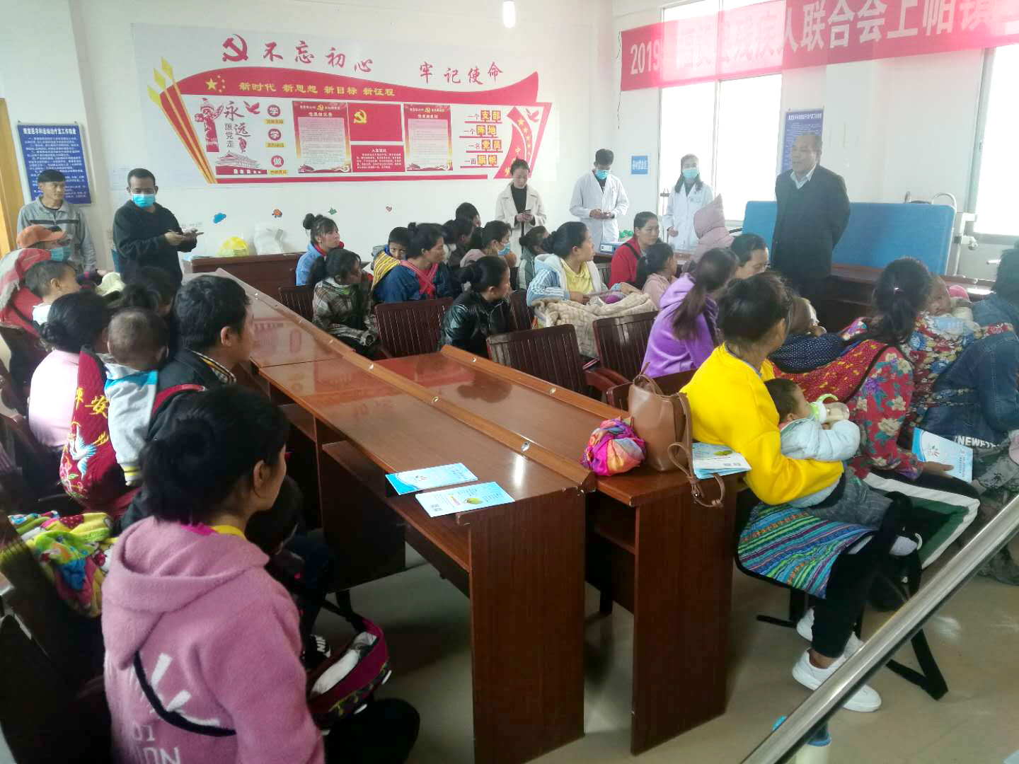醫(yī)院赴怒江州瀘水市、福貢縣篩查，翻譯相伴積極宣傳救助政策！